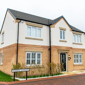  Holiday home Lovely 4 Bedroom House Near Racecourse!